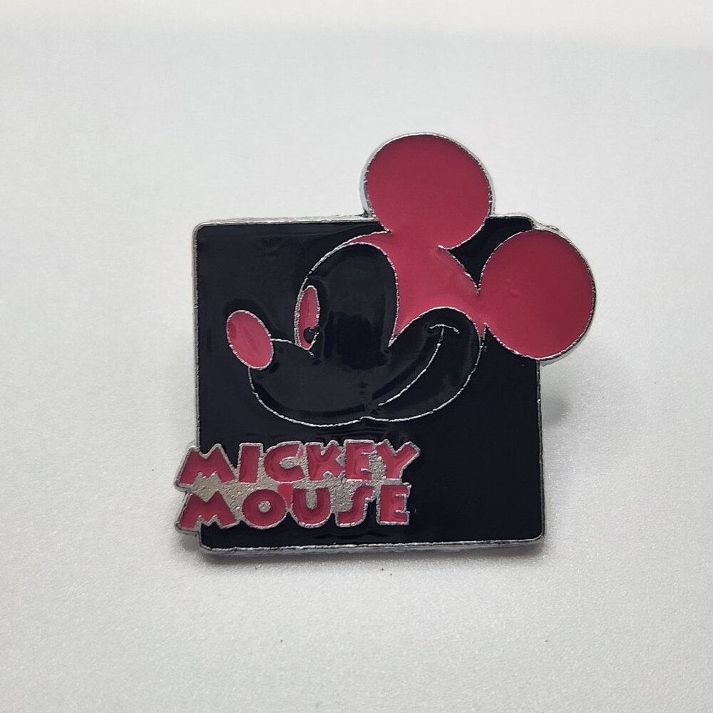 Disney Pin Mickey Mouse Expressions Series 2013‎ Smiling Pink Mickey